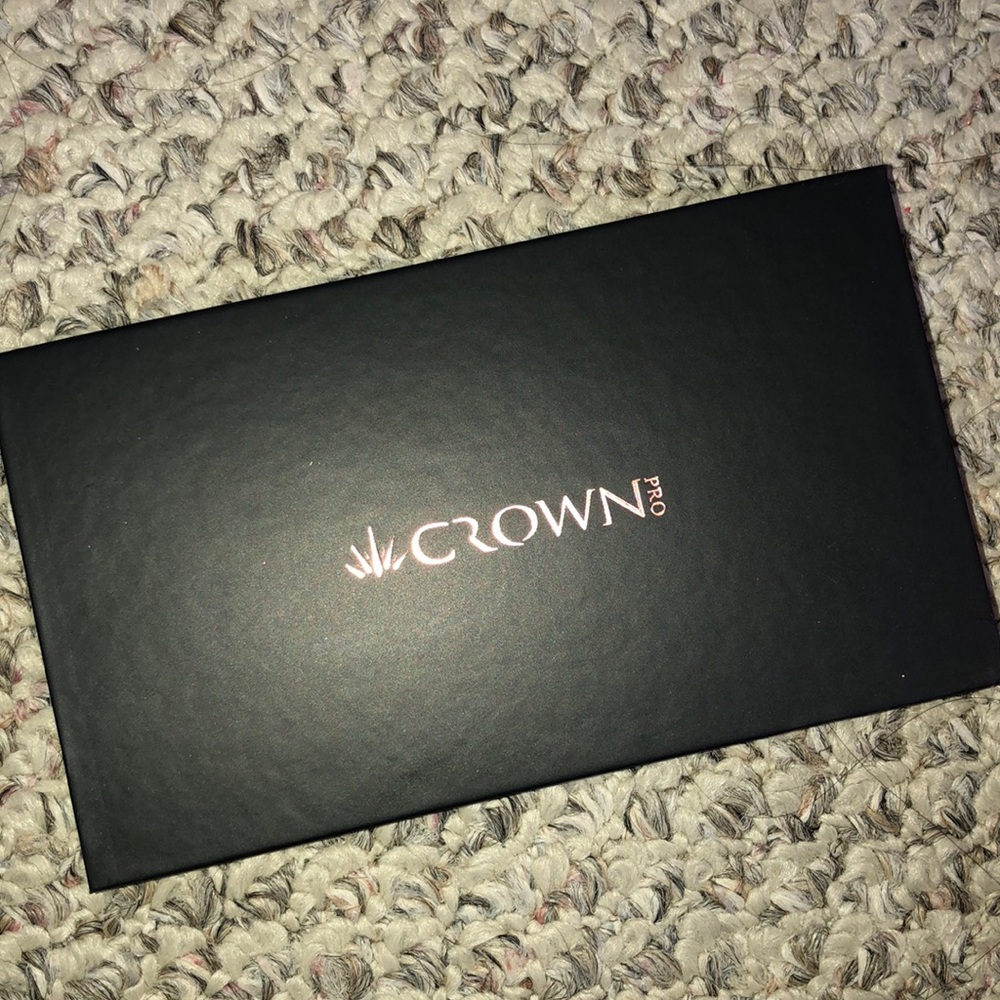 Crown pro eyeshadow palette